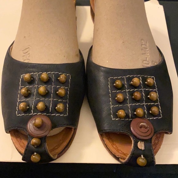 Report Leather Beaded Slides - Picture 3 of 4